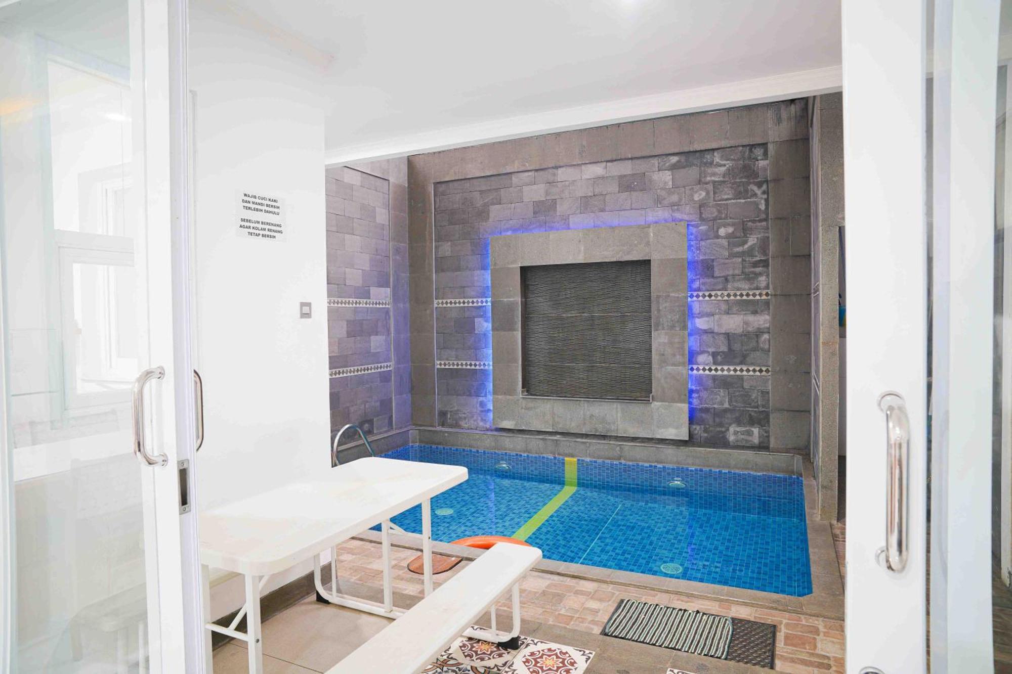 Schones Haus Private Pool & Netflix By Grorental Бандунг Екстер'єр фото